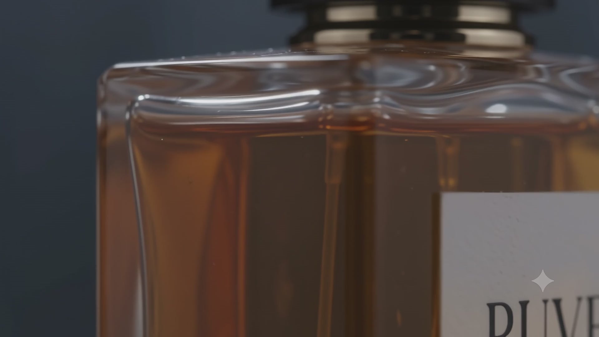 RUVEÉ Noir Parfum for men video